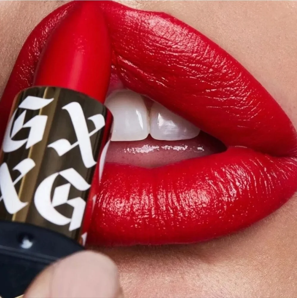 GXVE BY GWEN STEFANI Anaheim Shine High Performance Satin Lipstick LOARA